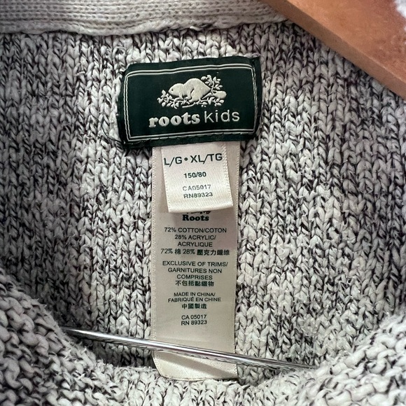 Roots Gray Cable Knit Kids Cape - Picture 3 of 4